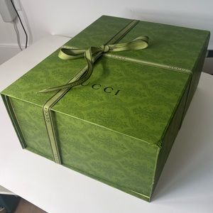 New Gucci large green Gift Box with silk ribbon 37.5cm x 28cm x 15cm